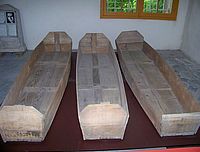 Les coffres de transport servant de cercueils aux fusillés