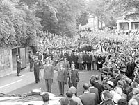Cérémonie commémorative de l'appel du 18 juin devant le monument provisoire au Mont-Valérien