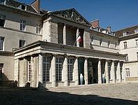 Le bâtiment 1812 au sein de la forteresse du 8e RT