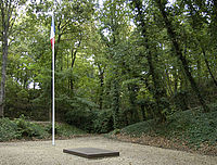 Plaque dans la clairière des fusillés