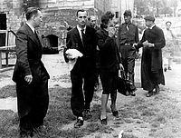 A la Libération, fouilles d'un charnier au fort de Vincennes.